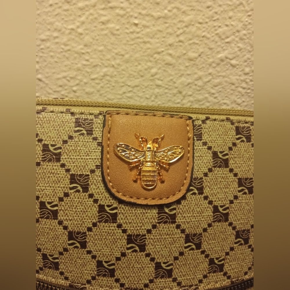 ("ALREADY GONE") CROSSBODY PURSE - Picture 3 of 11